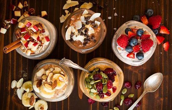 طرز تهیه چند صبحانه لاکچری (اوتمیل اورنایت Overnight Oatmeal)