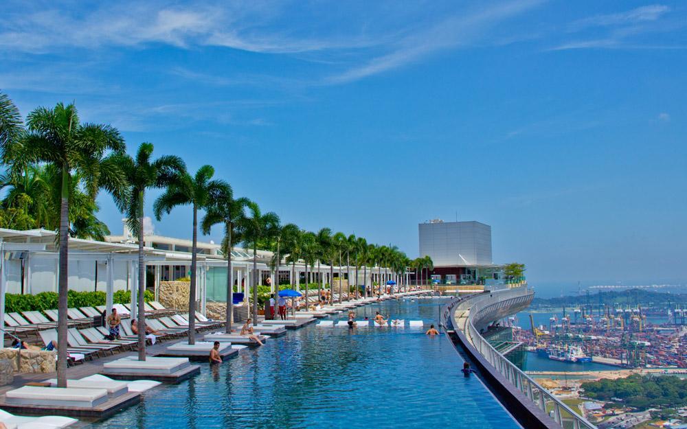 استخر بی انتهای هتل Marina Bay Sands سنگاپور