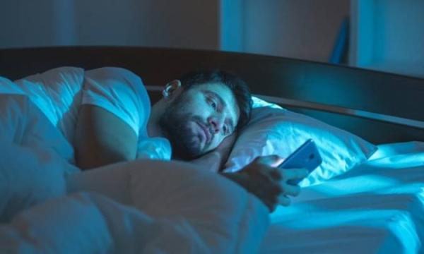 آنالیز بعضی از خطرات تلفن همراه در هنگام خواب