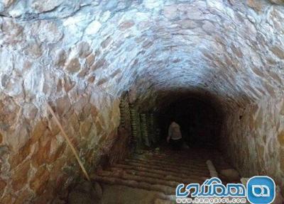 عملیات بازسازی آب انبار تاریخی روستای بیابانک سرخه آغاز شد