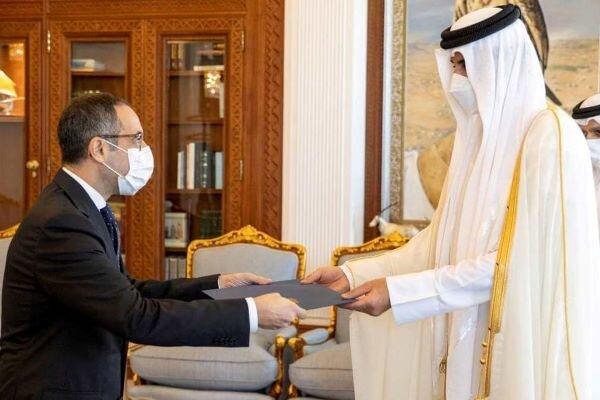 تور قطر: سفیر مصر در دوحه استوارنامه خود را تقدیم امیر قطر کرد