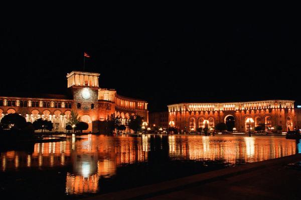 میدان جمهوری ایروان ، هراپراک (تور ارمنستان)