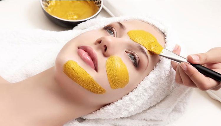 روش تهیه ماسک تخم مرغ و زردچوبه؛ ماسک ضد پیری