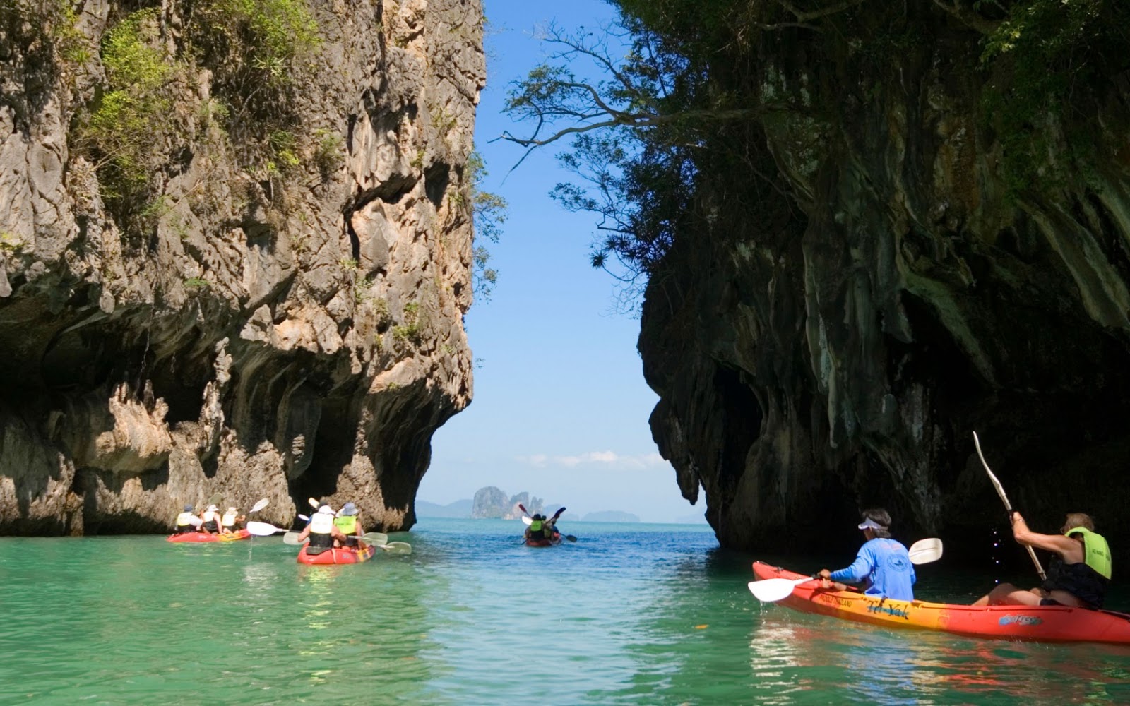 قایق سواری در خلیج Phang Nga قایق سواری در خلیج Phang Nga پوکت