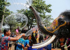جشن آب پاشی و سال نو در تایلند